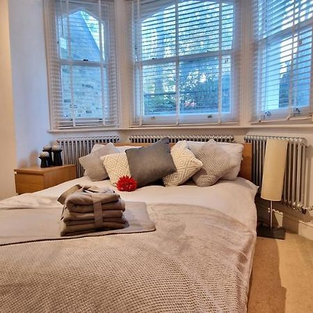 Action Packed Local 3Br 1 Mins Walk To Everything London Exterior photo