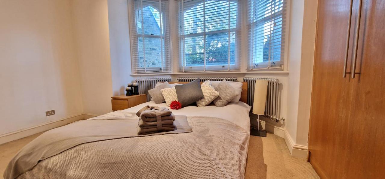 Action Packed Local 3Br 1 Mins Walk To Everything London Exterior photo