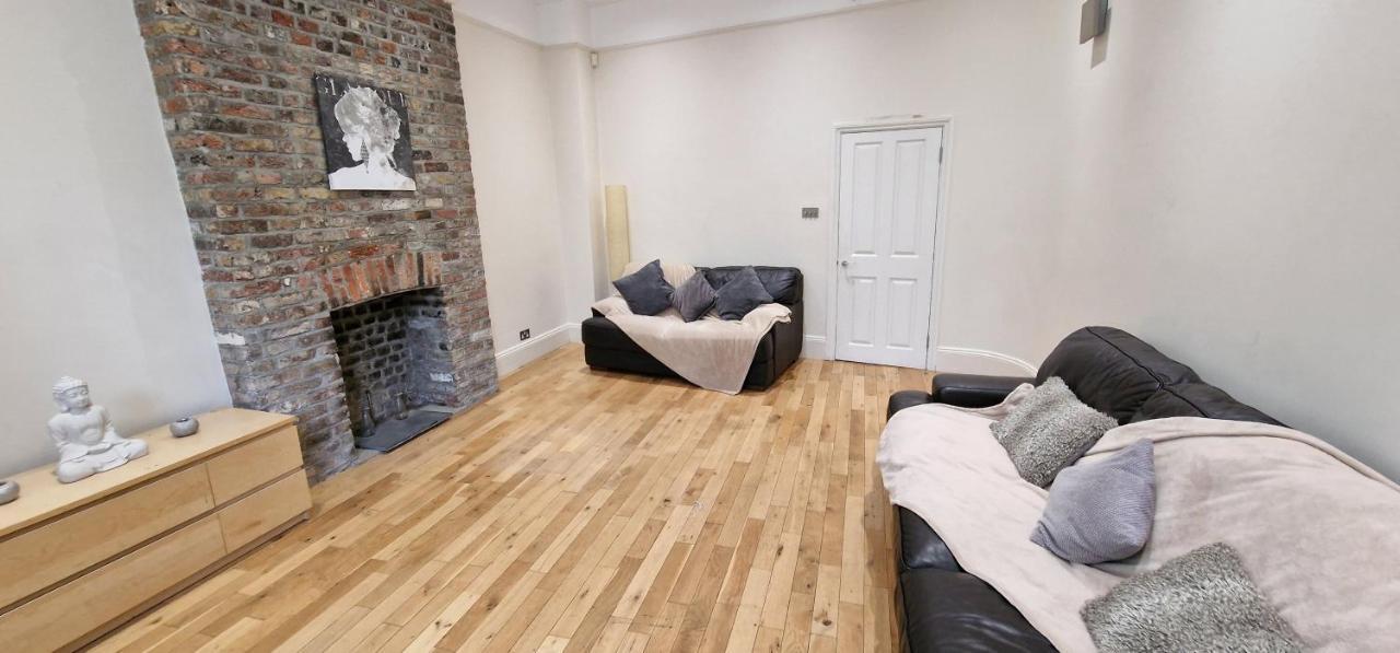 Action Packed Local 3Br 1 Mins Walk To Everything London Exterior photo