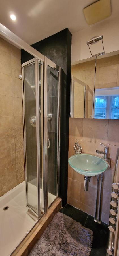Action Packed Local 3Br 1 Mins Walk To Everything London Exterior photo